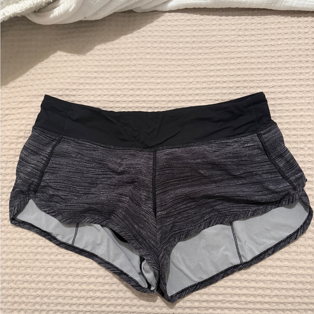 Lululemon Athletica Black and Gray Patterned speed up shorts 2.5 inches